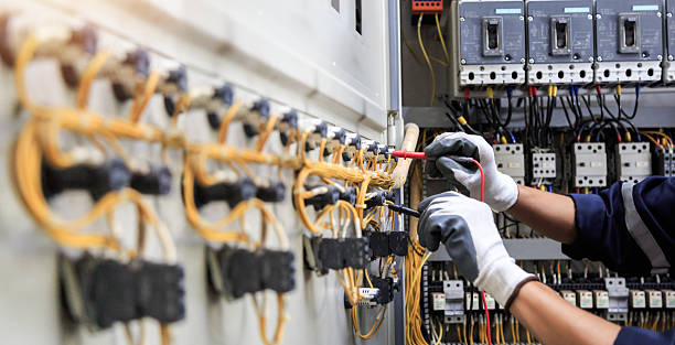 Professional Electrician technician working in Prairie Heights, WA